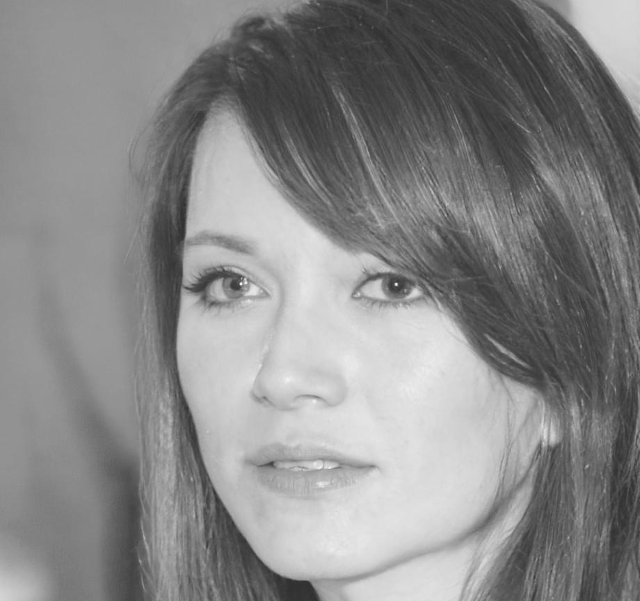 Portrait of Sienna Voss, portfolio strategy analyst