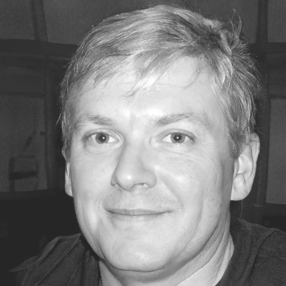 Instructor Kasimir Thorne leading scenario modeling discussion